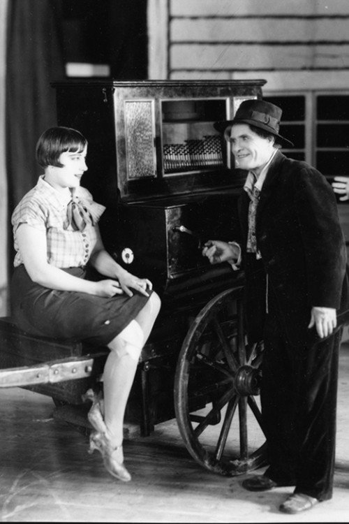 Elämän maantiellä постер