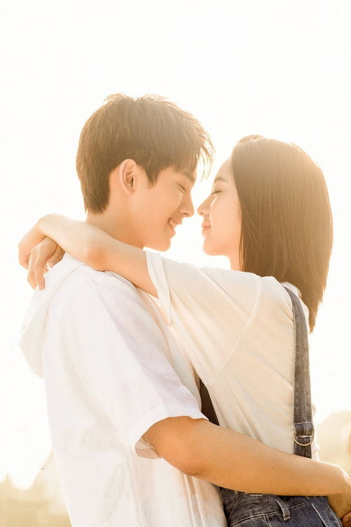 Первая любовь постер