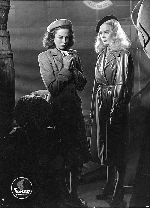 Läpi usvan постер