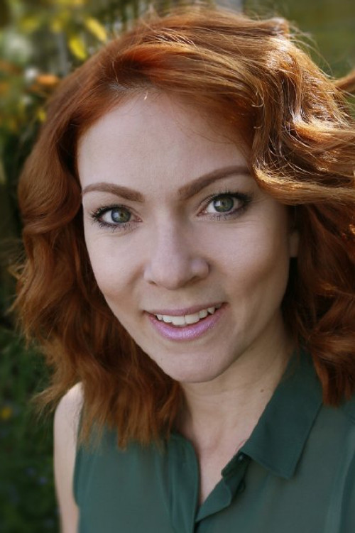 Анджела Холмс