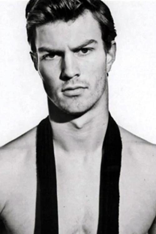 Дэниел Джеймс