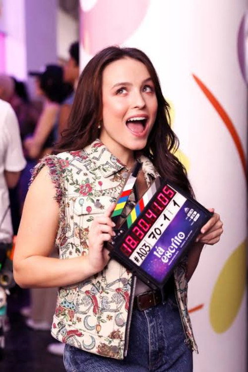 Tá Escrito постер