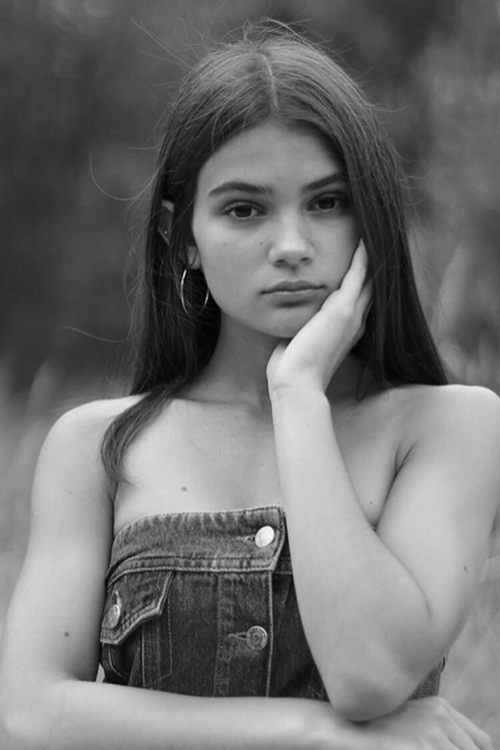 Лара Дэкаро