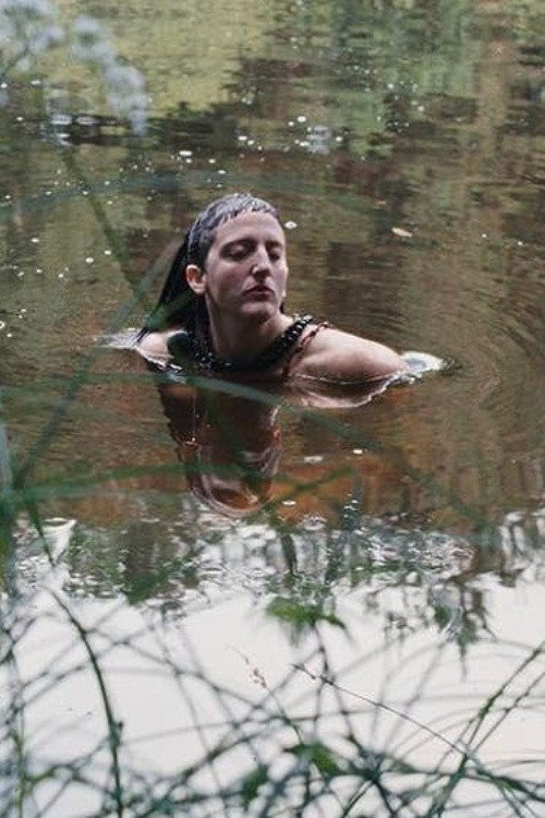 Кемпинг у озера постер