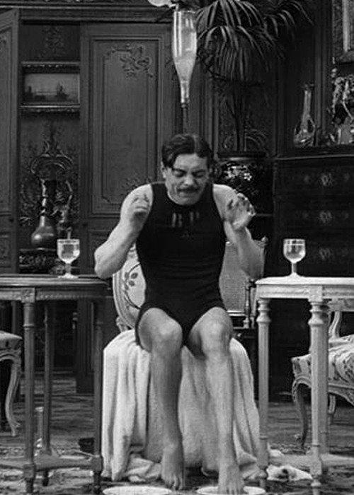 Макс боится воды постер